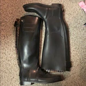 Burberry rain boots size 8 /39